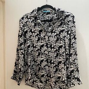 Super versatile Alice + Olivia silk blouse - excellent condition (worn once!)